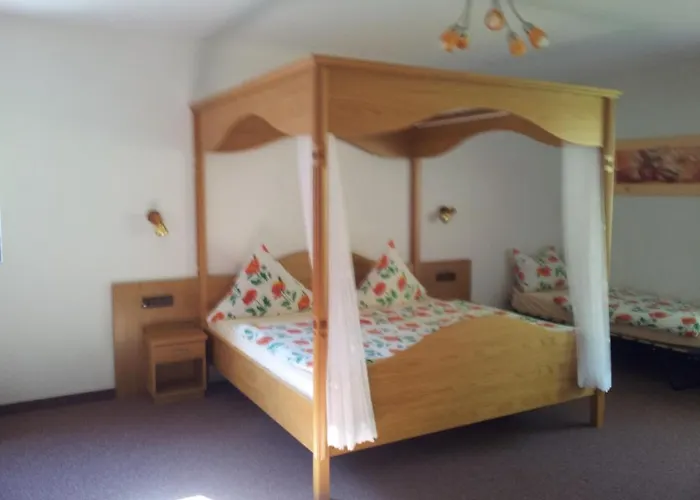 Moselhotel Waldeck فندق بورجين